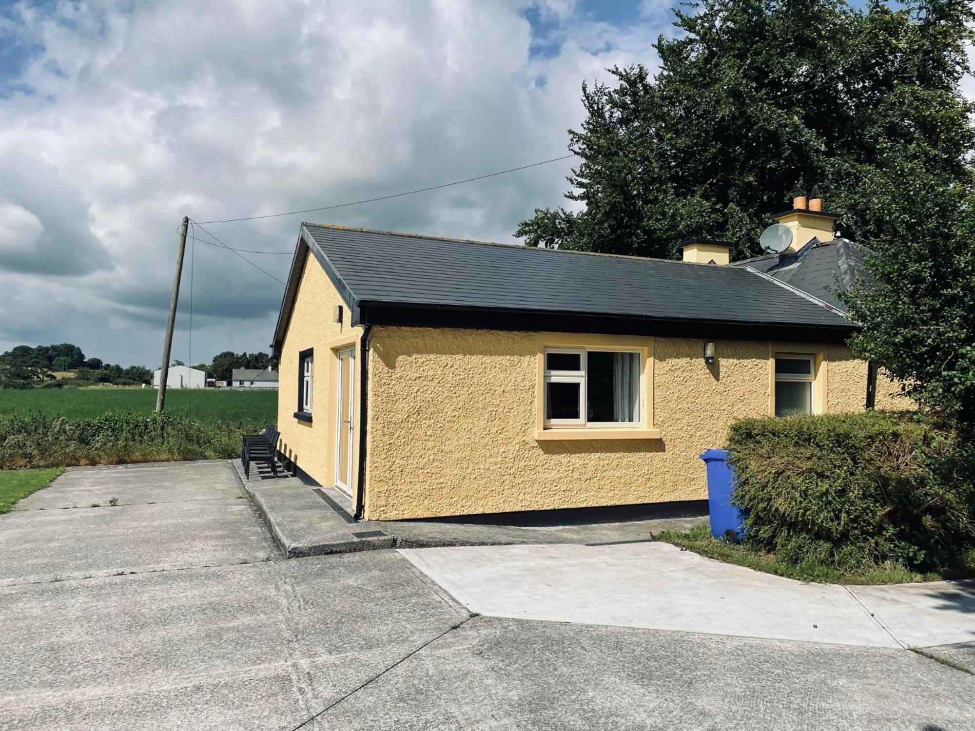 Cutteen Cottage Tulla Exterior photo